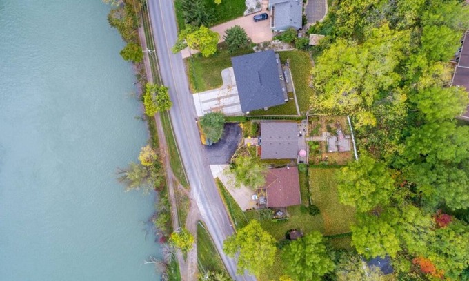 York - Haig Cottage | Cottage on the Water | Hot Tub | 15 min to Beach, Wineries, Niagara Falls |