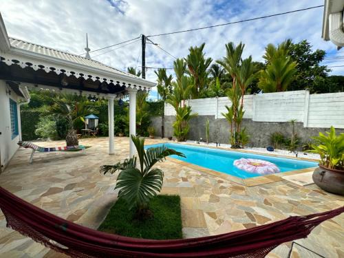 Tartane House | Cottage Palmier Rouge