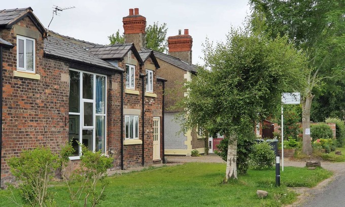 Ormskirk Cottage | Cottage-Private Bathroom-The Granary