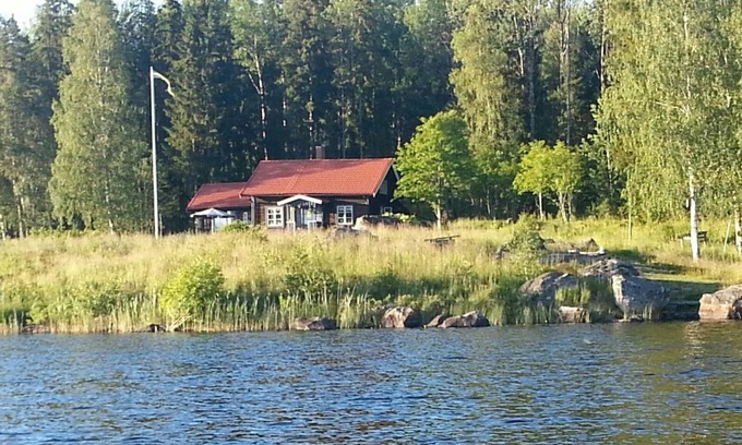 Skinnskatteberg Municipality Ski Chalet | Cottage right by the lake in Bergslagen with sauna and boat
