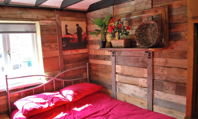 Stockton-on-Tees Cottage | COTTAGE SLEEPING 4 HAYSTACK/HAYLOFT NEXT TO FOX COVERT PUB YARM