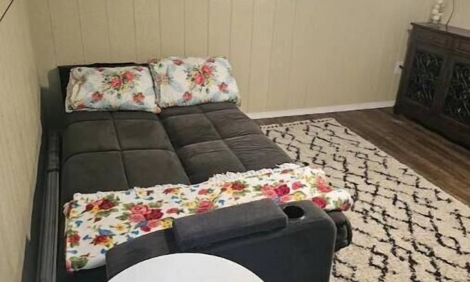 Hernando Cottage | Cottage slps 4 with 2 beds, ice mach, washer/Dryer,kitchenette,hot tub, pets.