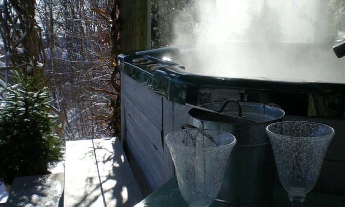 Port Stanley House | Cottage suite over Lake Erie w hot tub & beach access 20% discount Nov 16-20