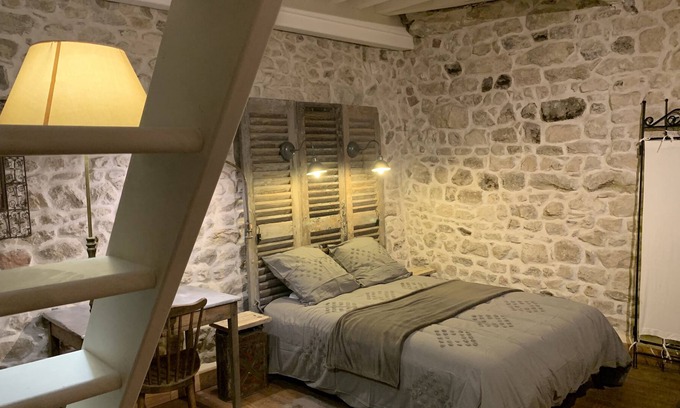 Mont-Saint-Vincent House | Cottage - The Loft of the White Rooster