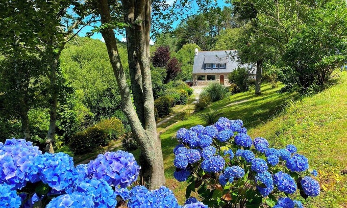 Telgruc-sur-Mer House | Cottage Ty Lora (secluded location, in front of the bay)
