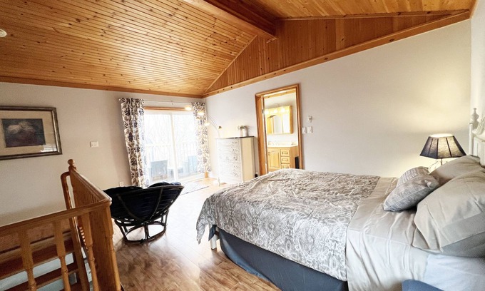 Barrie Cottage | Cottage W LAKE VIEWS, beside waterfront trail and steps from beach