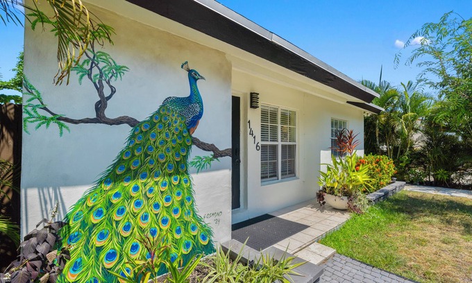 Riverside Park House | Cottage w Peacocks Managed by BNR Vacation Rentals