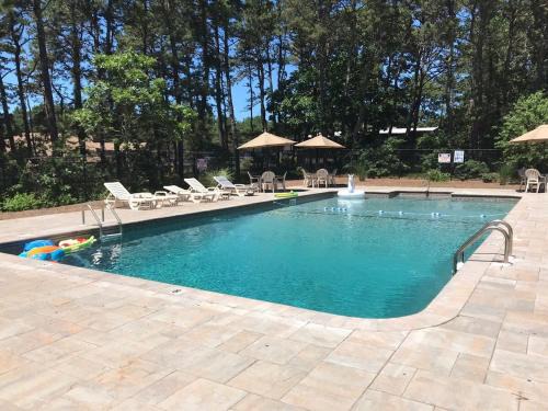 Wellfleet House | Cottage w Private Association Pool