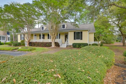 Murrells Inlet House | Cottage with Deck and Pool Access about 6 Mi to Beach