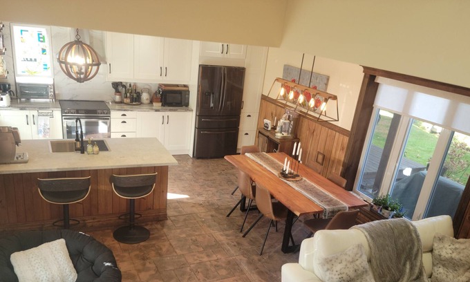 Saint-Sauveur House | Cottage with indoor spa