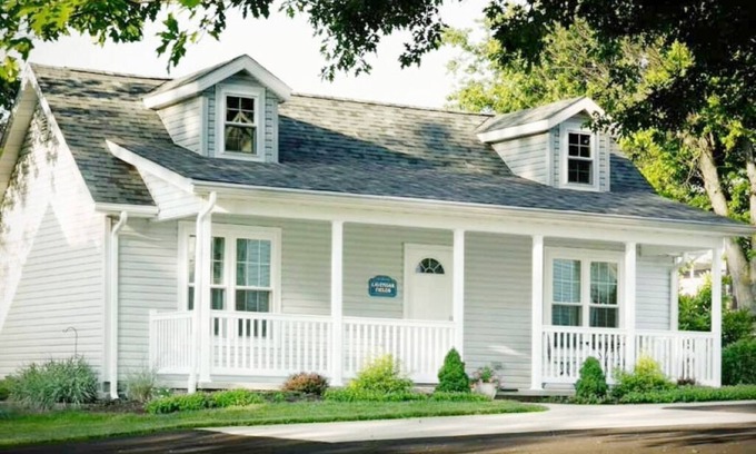 Berlin Cottage | Cottage with jacuzzi, Downtown Berlin Ohio