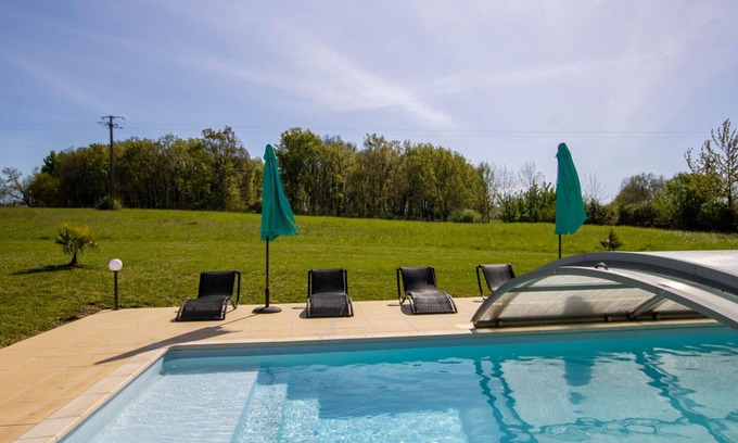 Naussannes Cottage | Cottage with private pond, shared pool and WiFi in Dordogne