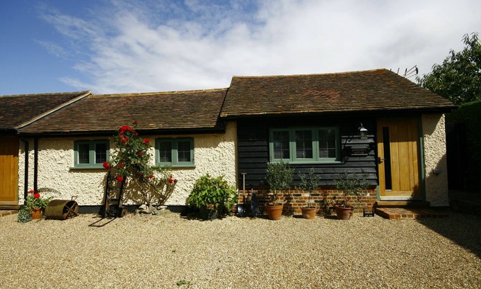 Shatterling Cottage | Cottage With Private Terrace, Garden Views Set In A Pretty Courtyard