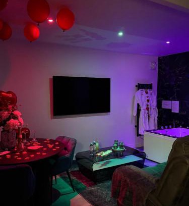 Cergy House | Cottage with private hot tub 30 min from Paris
