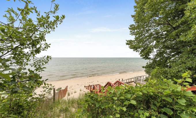 West Olive House | Cottage with Private Lake Access! Short distance to town