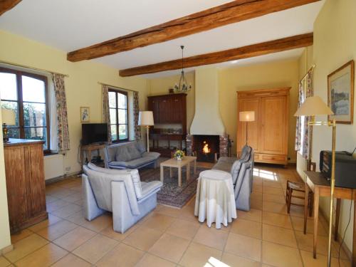 Barvaux-Condroz House | Cottage with Tennis Court, cleaning included