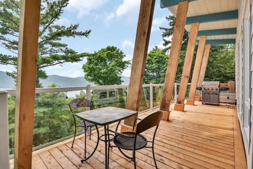 Baie-St-Paul House | Cottage with water view and hot tub - Le pin blanc