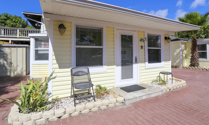 Madeira Beach House | Cottages at Madeira Beach 5-Sea Crab - Pet friendly, close to beach!