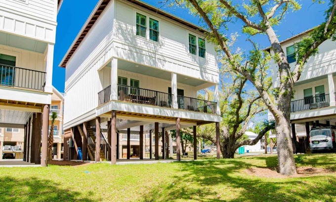 Orange Beach House | Cottages at Old Bay #1