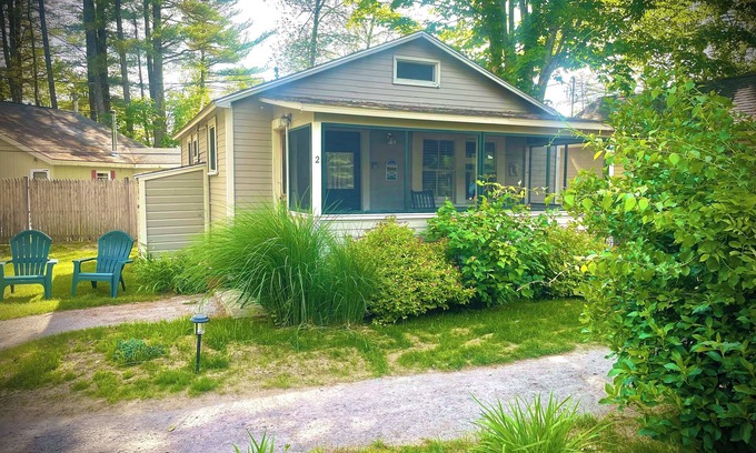 Bridgewater Cottage | Cottages by the Lake #2 MAY SPRING SPECIALS!