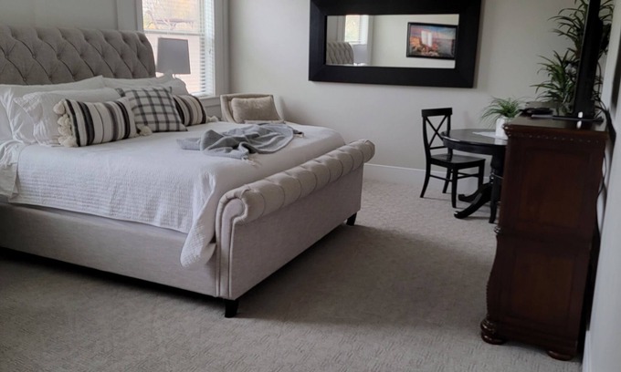 St. George House | Cottonwood Crossing Retreat 7 King Bedrooms, SLEEPS 36 PARKING GALORE