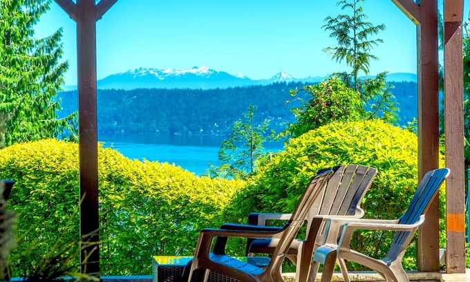 Eastgate House | Cougar Mountain Retreat with hot tub, sauna, and 3 floors of lake views!