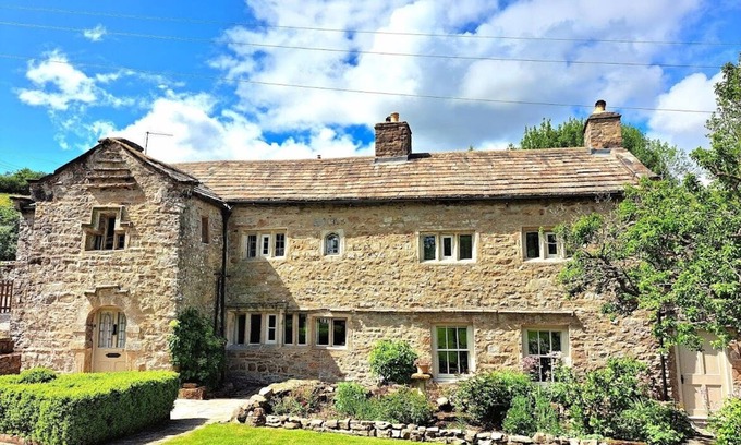 Worton House | Countersett Hall, beautiful Dales historic manor house near large lake