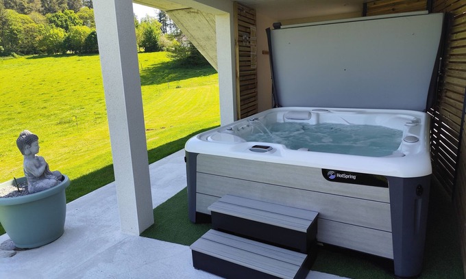Inguiniel Apartment | Country apartment with private spa Ideal for a peaceful retreat.