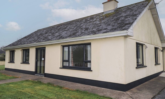 Gurteen Cottage | COUNTRY BUNGALOW, family friendly in Gorteen, County Sligo