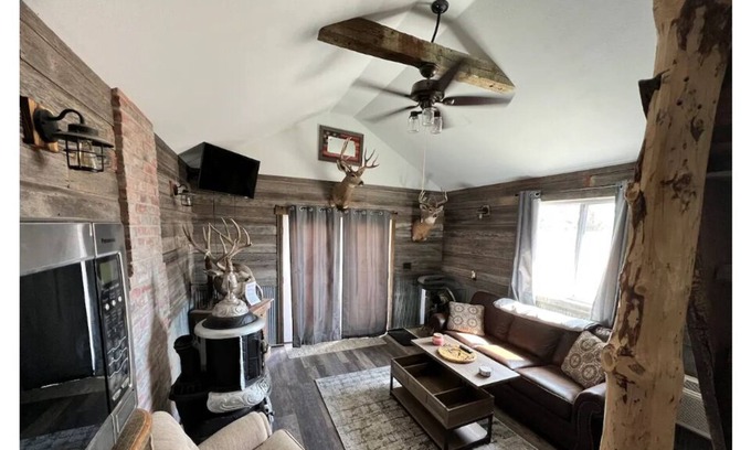 Edson Cabin | Country Cabin with all the essentials