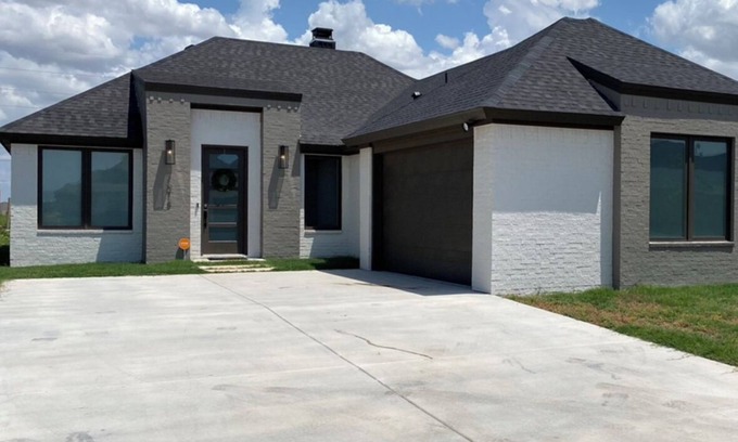 Lubbock House | Country Chic only 10 minutes away from TTU. nPet friendly!