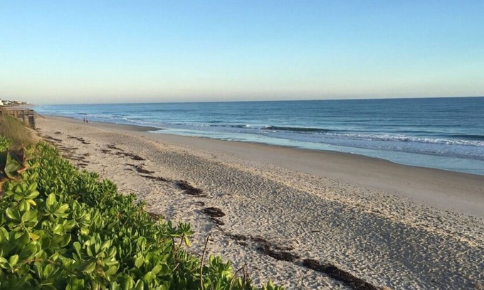 Wabasso Beach Condo | Country Club Beach Vacation