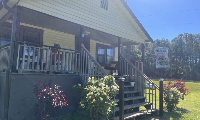 Cedar Bluff House | Country Cottage across the road from Weiss Lake- “Dandelion Cottage”