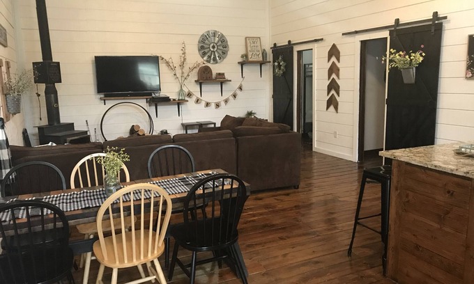 Boone County House | Country cottage. Have a nice quiet getaway with family.