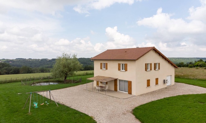 Roybon Cottage | Country Cottage * ideal for large family, family celebration and relaxation