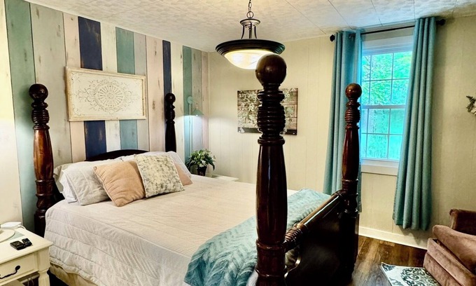 Fentress House | Country Escape Home in the Woods- Chesapeake, VA