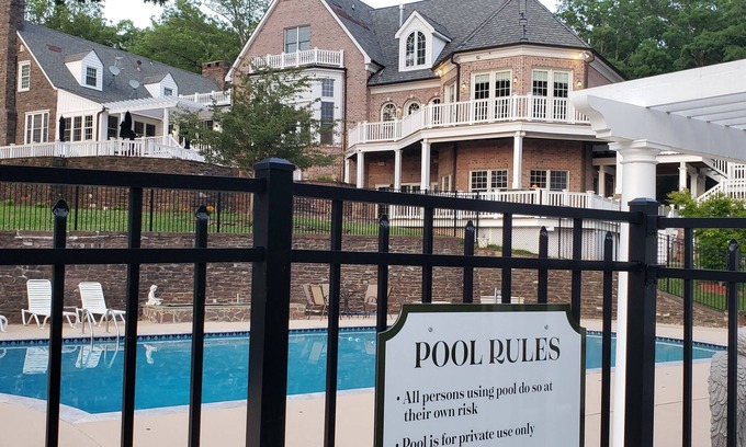 Leesburg House | Country Farm Estate - The Manor at Courtland Farm - Sleeps up to 20 people.