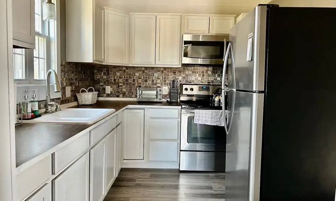 Flat Rock House | Country home 5 min from downtown