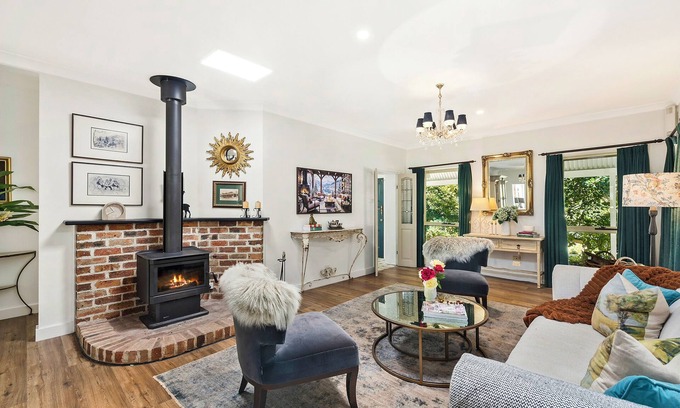 Bundanoon House | Country House 1 Min Walk to Bundanoon Village and The Iconic Pub