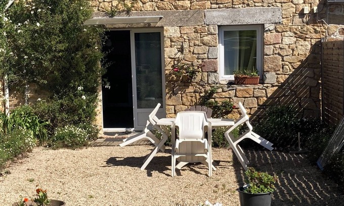 Penvenan House | Country house 50m², 7 minutes from the beach by car, pets welcome!