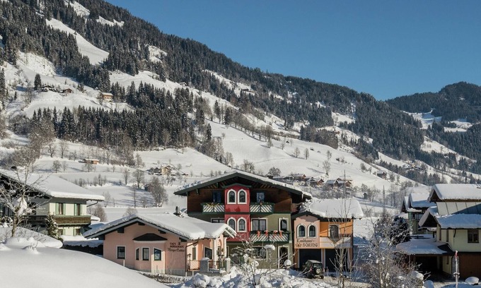 Goldegg House | Country House Charm near Ski Lift