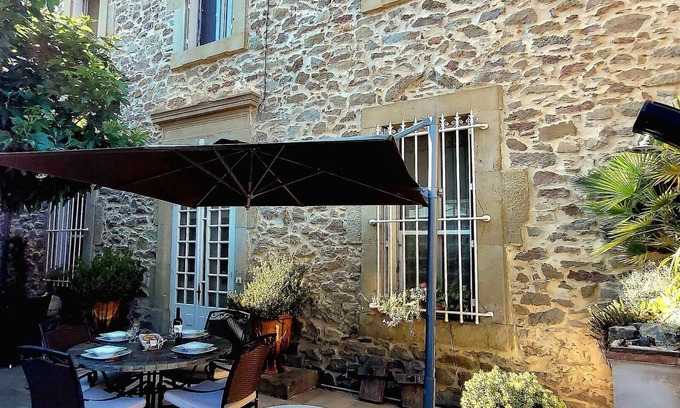 Blomac Villa | Country House 'Demeure Vigneronne De Charme' with Private Terrace, Private Garden and Wi-Fi