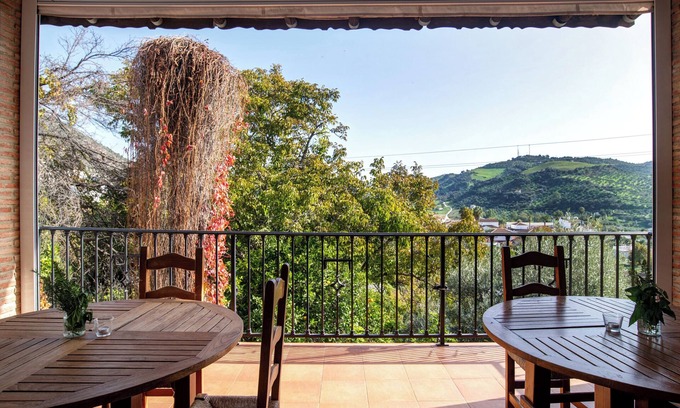 Algodonales House | Country House 'Ecoalbergue Rural De Algodonales' with Mountain View, Wi-Fi and Air Conditioning
