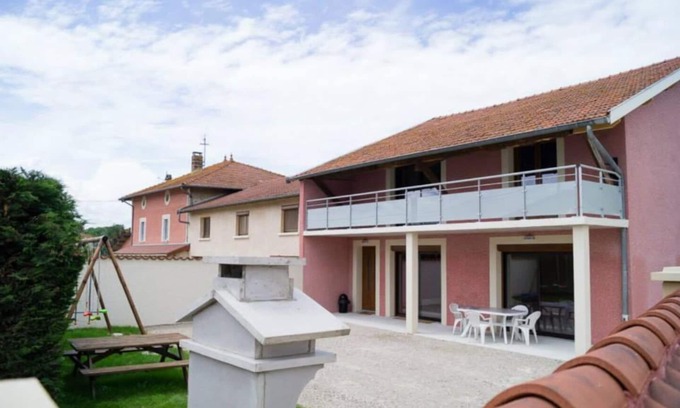 Beauvoir-de-Marc Villa | Country House 'Au Domaine De Chasse' with Private Terrace, Private Garden and Wi-Fi