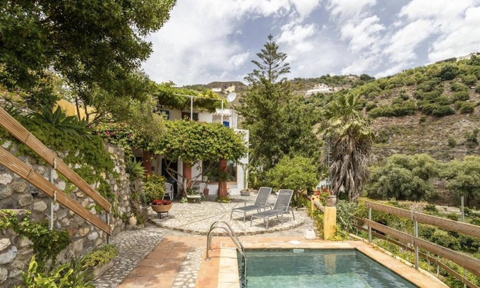 Guajar Faraguit Villa | Country House "La Molinera" with Mountain View, Private Pool & Wi-Fi