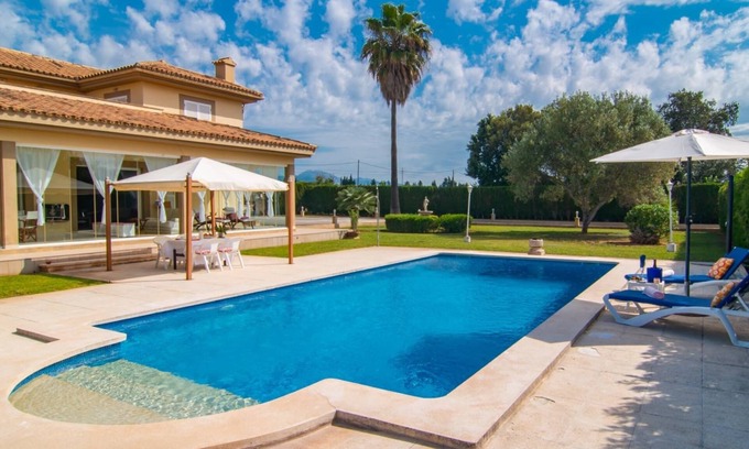 Lloseta Villa | Country House 'Mafedo' with Private Pool, Wi-Fi and Air Conditioning