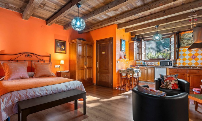 Vilaframil House | Country House 'Nogueira' with Mountain View, Private Terrace and Wi-Fi