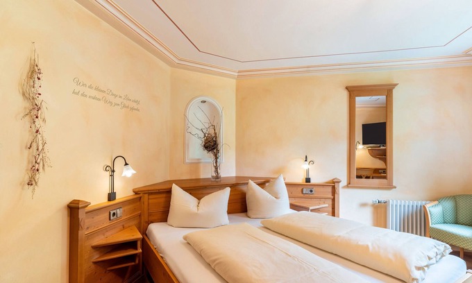 Buehlertal Apartment | Country House Room 'Wachtelnest' with Mountain View and Wi-Fi