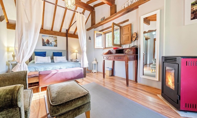 Camarles House | Country House 'Suite Premium En La Naturaleza' with Mountain View, Shared Pool and Wi-Fi