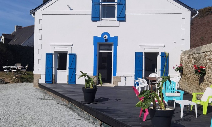 Le Palais House | COUNTRY HOUSE TEN MINUTES' WALK FROM PALACE CENTER PIER